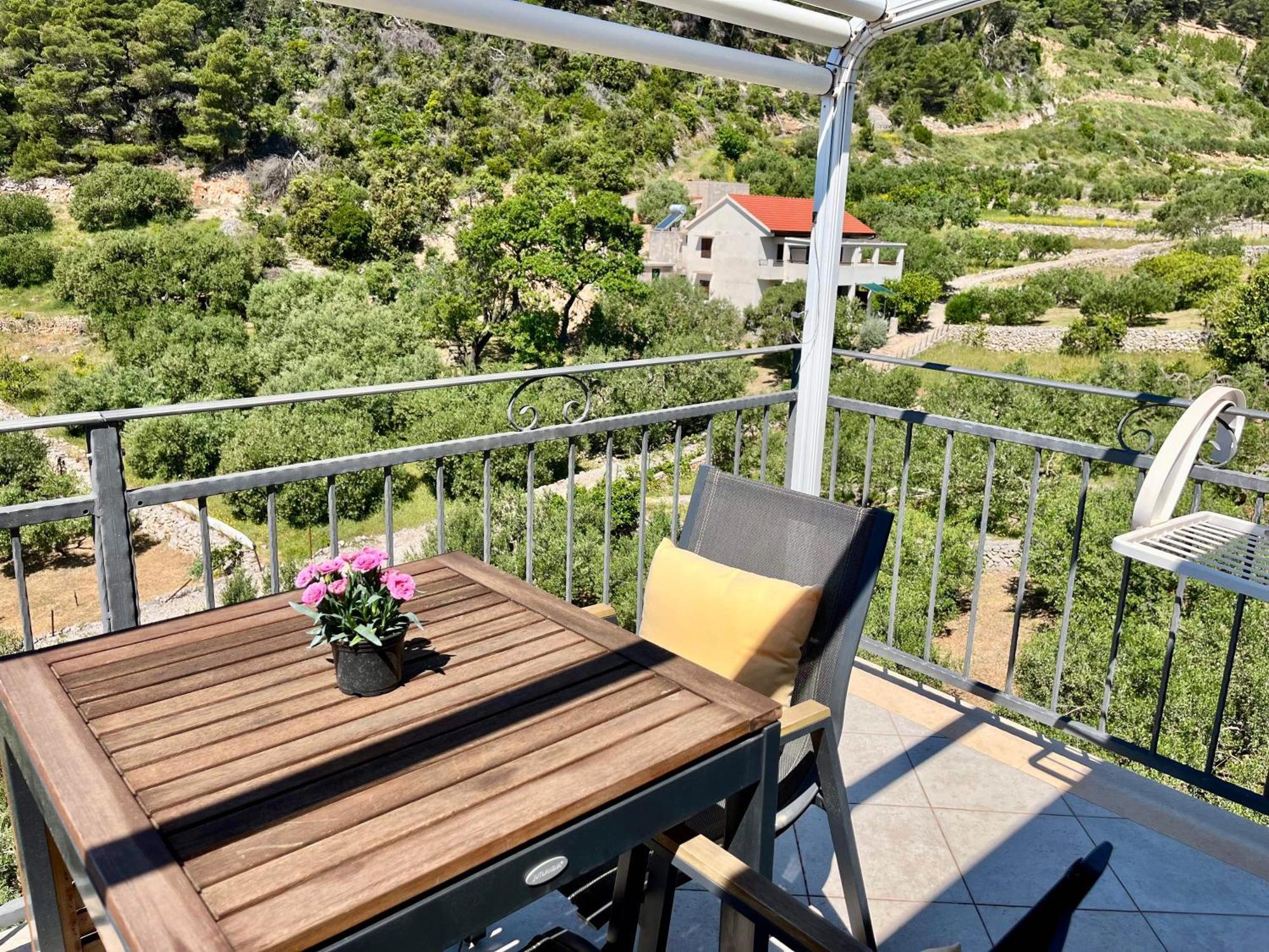 Paradise Apartments - Robinson Getaway Gdinj Eksteriør bilde