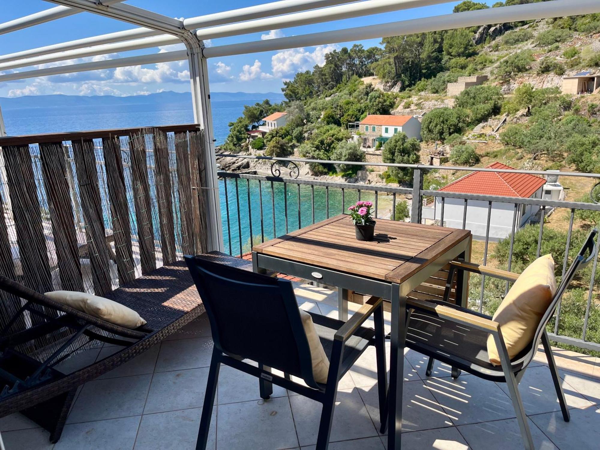 Paradise Apartments - Robinson Getaway Gdinj Eksteriør bilde