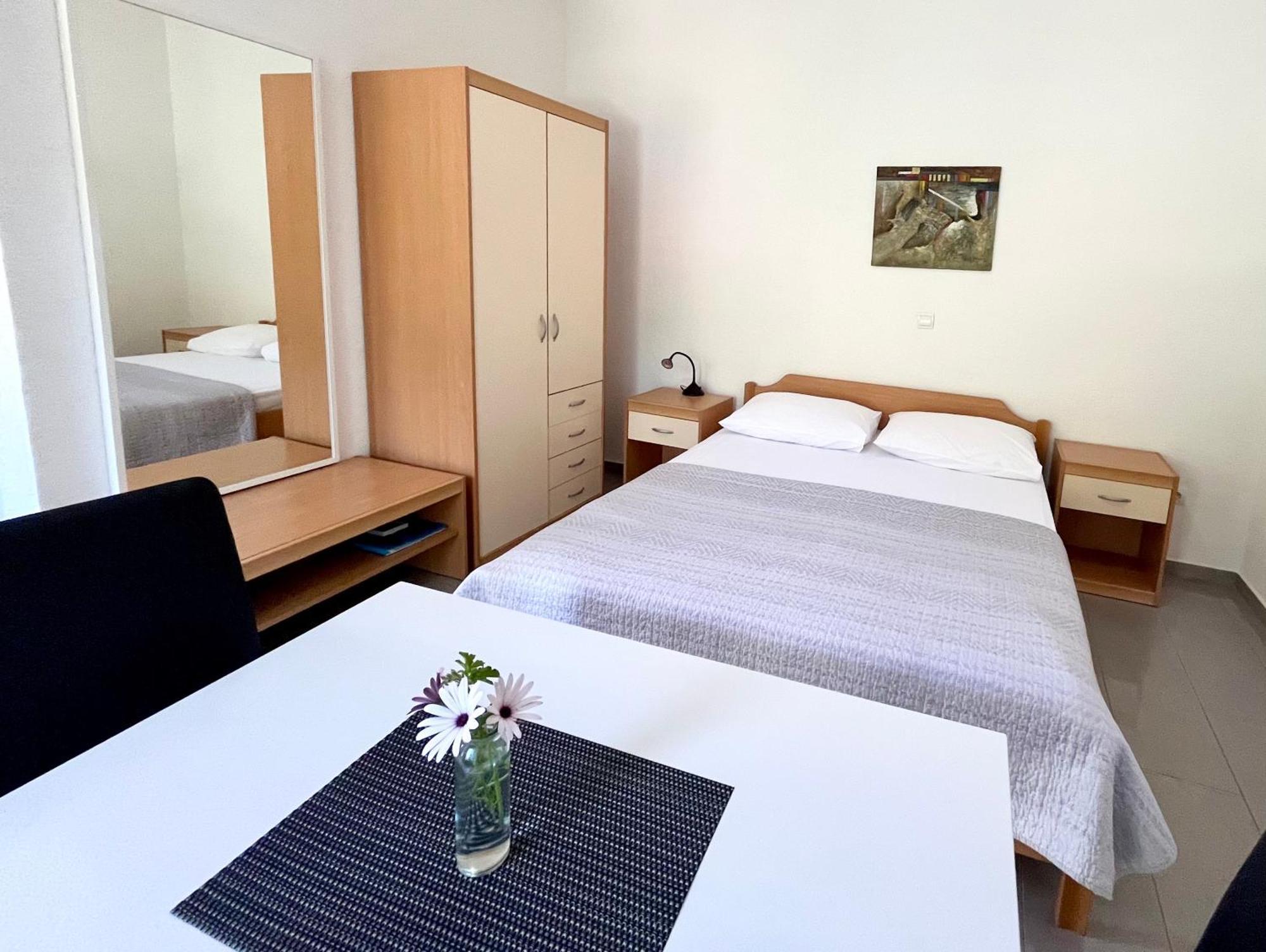 Paradise Apartments - Robinson Getaway Gdinj Eksteriør bilde