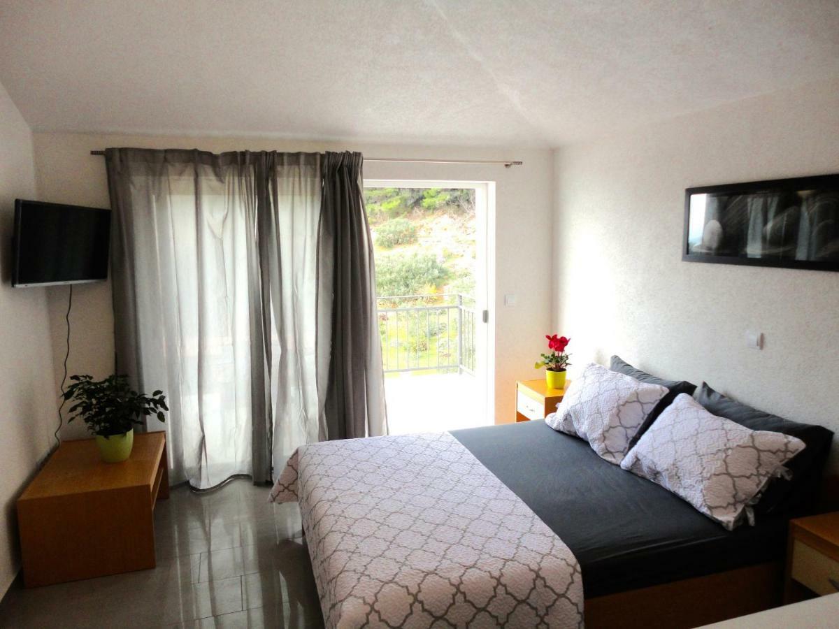 Paradise Apartments - Robinson Getaway Gdinj Eksteriør bilde